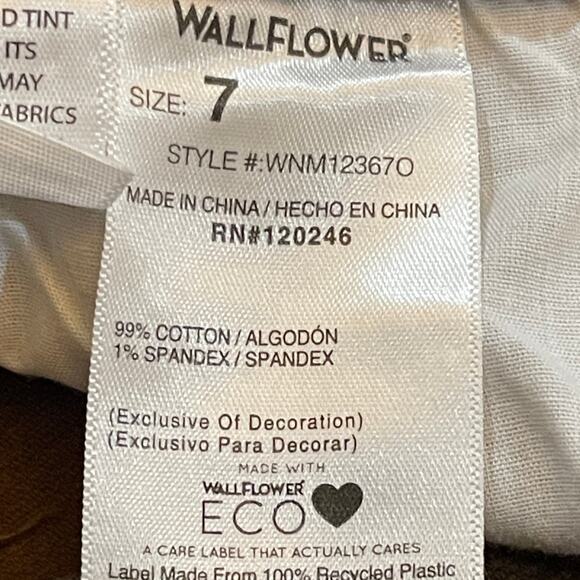 NWT Women's Flirty Curvy Flare High Rise Insta Stretch Juniors Jeans Size 7 - Picture 6 of 8